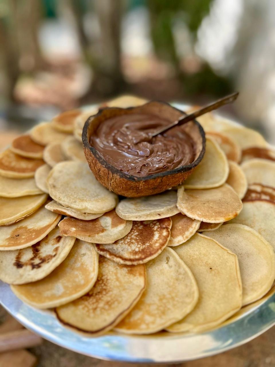 Mini panquecas com creme de avelã