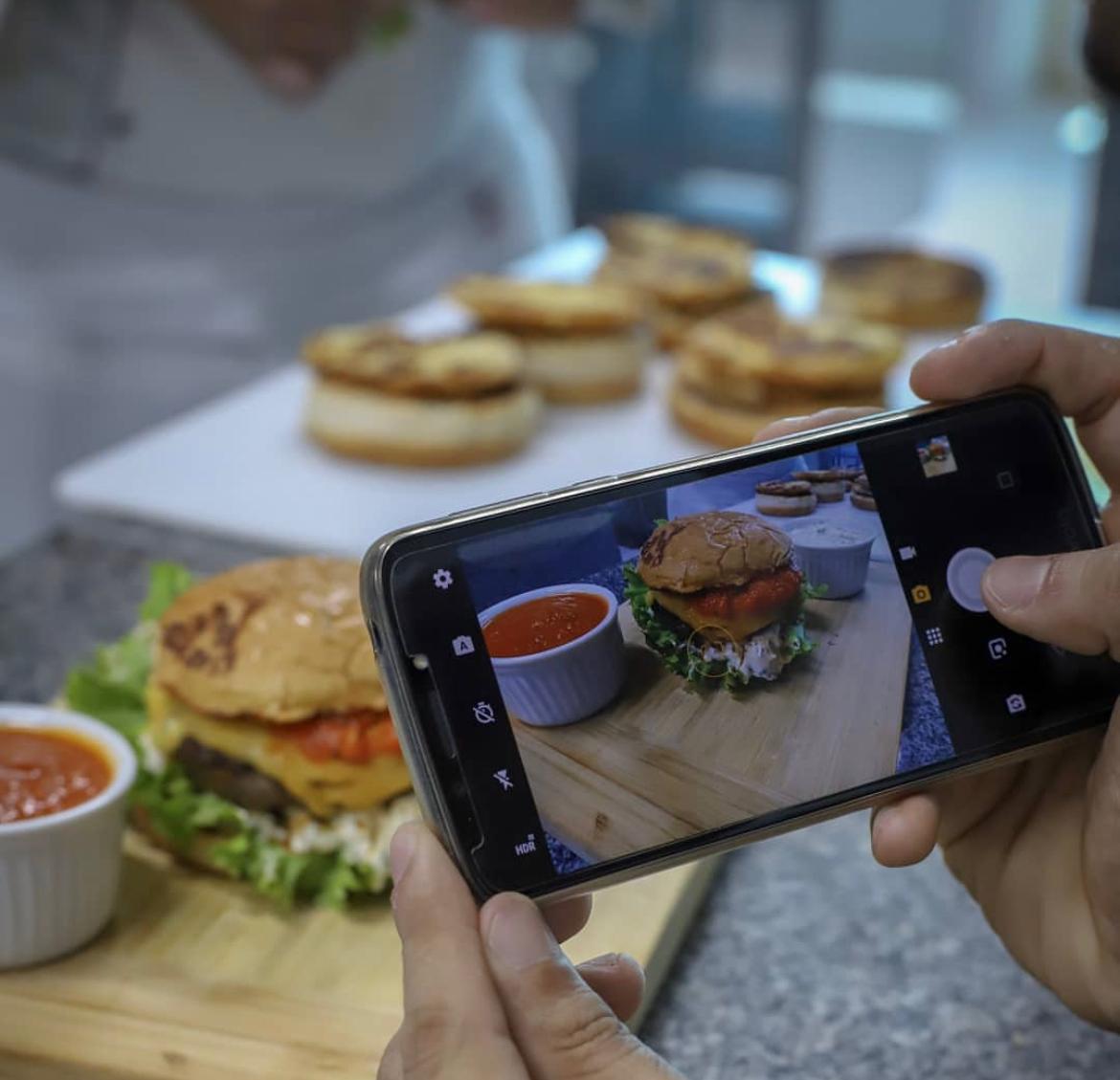 Bastidores: foto do hambúrguer artesanal