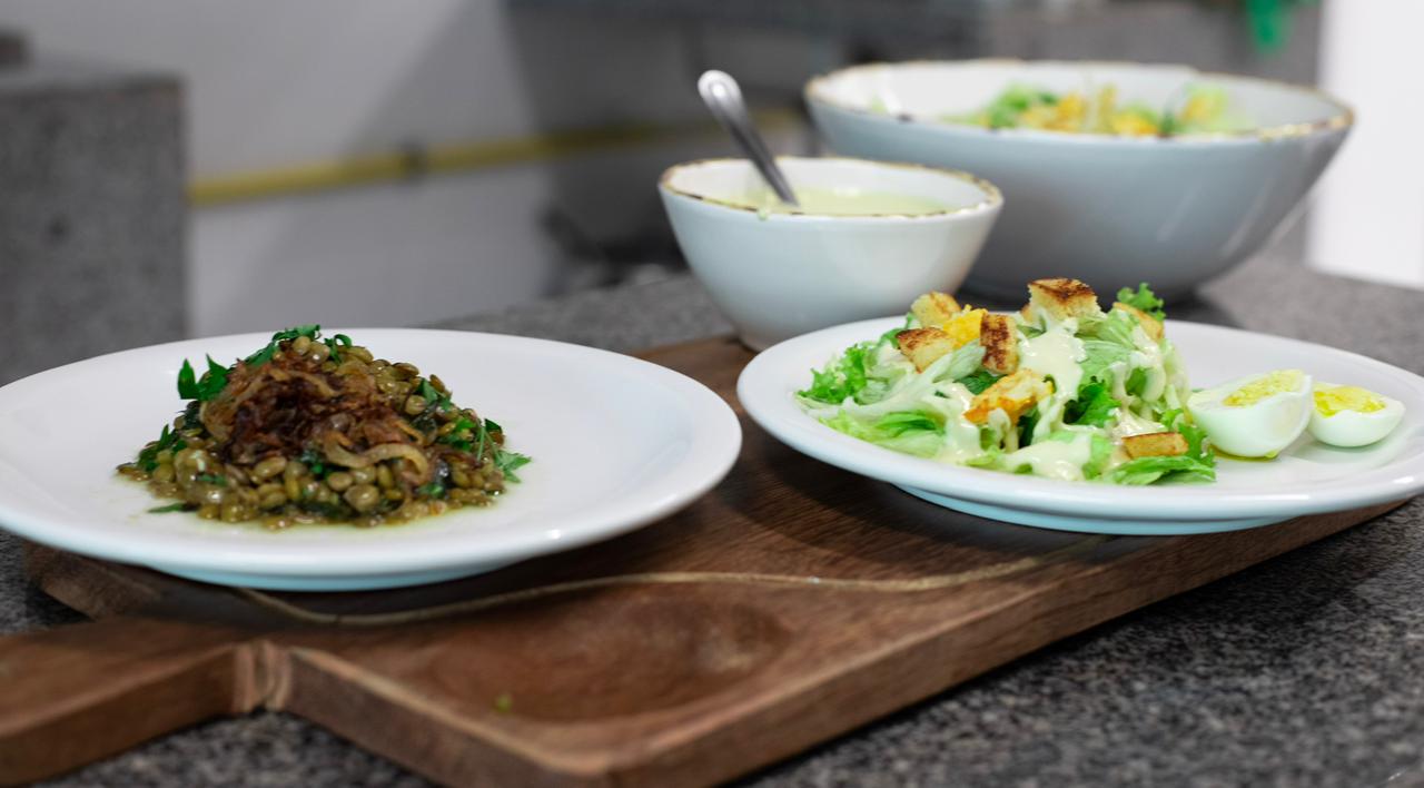 Salada Caesar e lentilhas